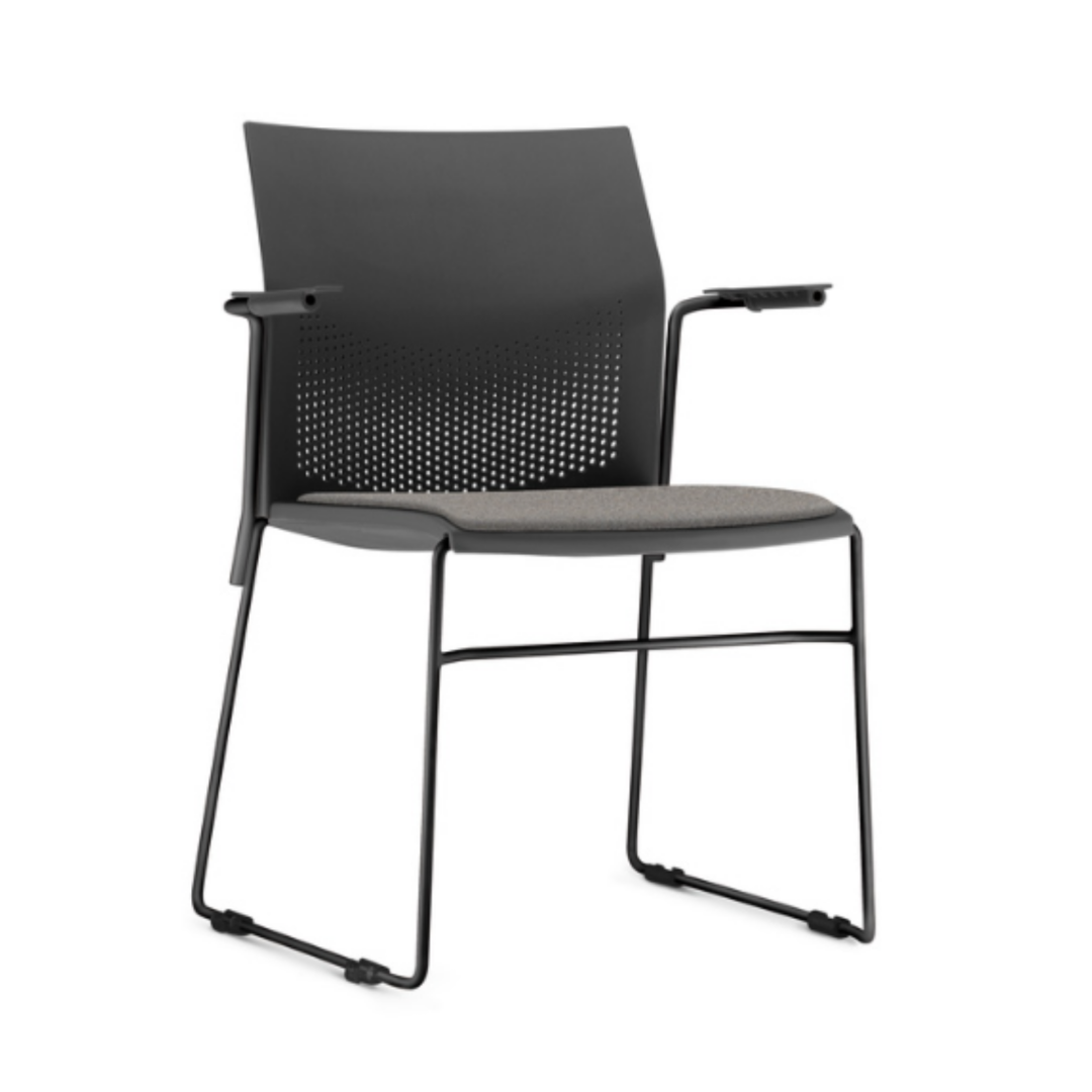 Connect Com Braços e Assento Estofado